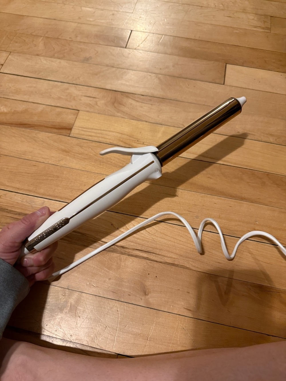 White and Gold Curling Iron